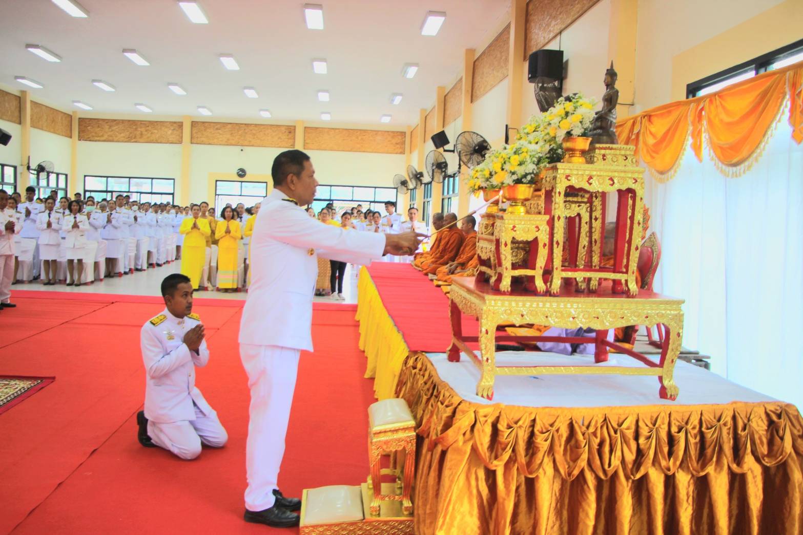 องค์การบริหารส่วนตำบลสวนแตง ร่วมกิจกรรมเฉลิมพระเกียรติพระบาทสมเด็จพระเจ้าอยู่หัว เนื่องในโอกาสพระราชพิธีมหามงคลเฉลิมพระชนมพรรษา 6 รอบ 28 กรกฎาคม 2567 ในวันอาทิตย์ ที่ 28 กรกฎาคม 2567 เวลา 07.00 น. ณ ศาลาประชาคมอำเภอละแมจังหวัดชุมพร 
ทั้งนี้นายวิทยา ทองบุญช่วย นายกองค์การบริหารส่วนตำบลสวนแตง พร้อมด้วย นายสมเจตน์ ทองนาแค รองนายกฯ ข้าราชการ และพนักงานองค์การบริหารส่วนตำบลสวนแตง ร่วมพิธีทำบุญตักบาตรถวายพระราชกุศล พิธีถวายสัตย์ปฎิญาณเพื่อเป็นข้าราชการที่ดีและพลังของแผ่นดิน พิธีถวายราชสักการะและวางพานพุ่ม และพิธีจุดเทียนถวายพระพรชัยมงคล  
โดยมี นายสุนทร จอมเมือง นายอำเภอละแม เป็นประธานในพิธี
